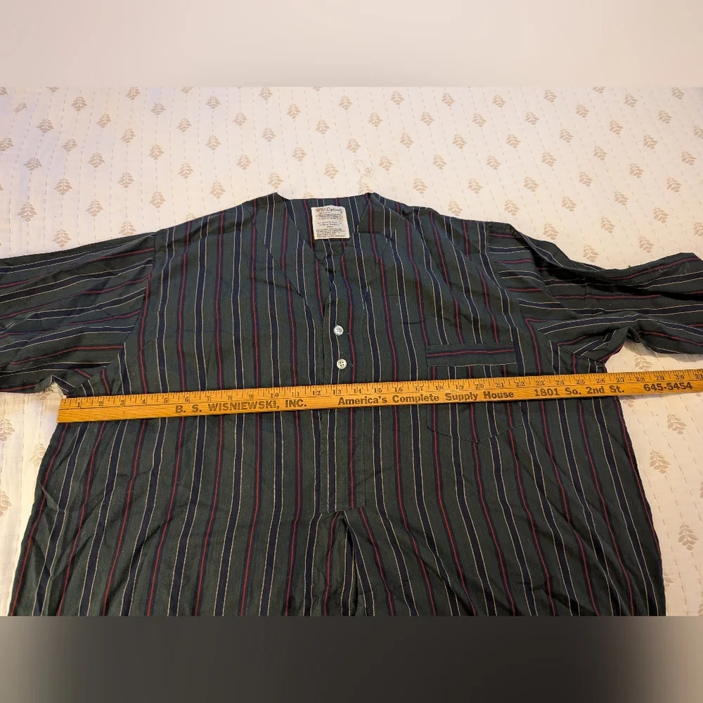 Vintage Men's Diplomat sleep shirt medium